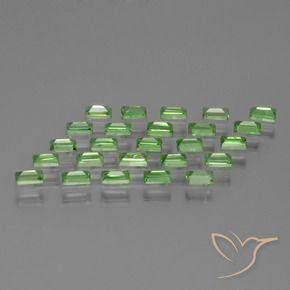 Shop natural 1.89ct ライブリーグリーン ツァボライトガーネット gems, バゲット, from タンザニア at GemSelect. In stock, global shipping!