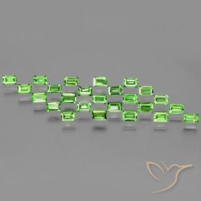 Shop natural 2.38ct ライブリーグリーン ツァボライトガーネット gems, バゲット, from タンザニア at GemSelect. In stock, global shipping!