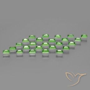 Shop natural 2.38ct ライブリーグリーン ツァボライトガーネット gems, バゲット, from タンザニア at GemSelect. In stock, global shipping!