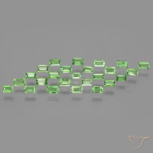 Shop natural 1.81ct ライブリーグリーン ツァボライトガーネット gems, バゲット, from タンザニア at GemSelect. In stock, global shipping!