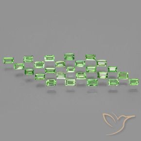 Shop natural 1.81ct ライブリーグリーン ツァボライトガーネット gems, バゲット, from タンザニア at GemSelect. In stock, global shipping!