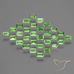 Shop natural 1.89ct ライブリーグリーン ツァボライトガーネット gems, バゲット, from タンザニア at GemSelect. In stock, global shipping!