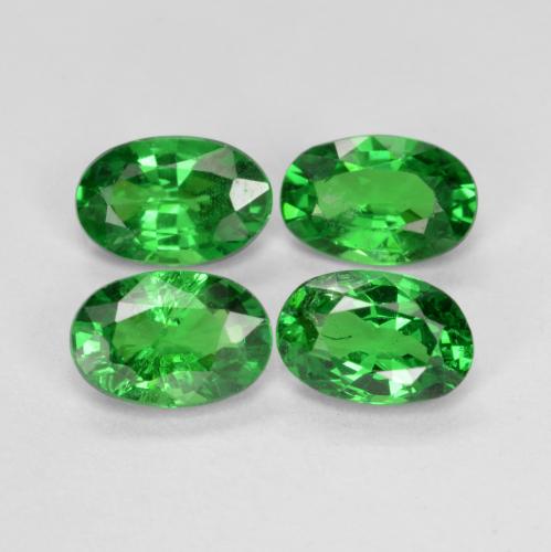 1.95カラットの天然インテンスグリーンツァボライトガーネット（5.8×3.9 mm・オーバルカット）