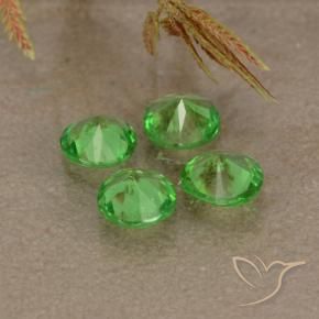 Shop natural 1.04ct ライブリーグリーン ツァボライトガーネット gems, ラウンド, from タンザニア at GemSelect. In stock, global shipping!