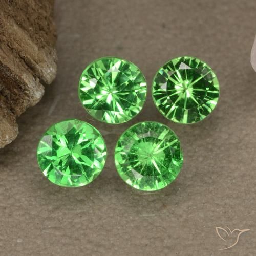 Shop natural 0.91ct ライブリーグリーン ツァボライトガーネット gems, ラウンド, from タンザニア at GemSelect. In stock, global shipping!