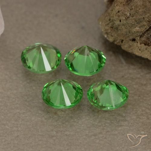 Shop natural 0.91ct ライブリーグリーン ツァボライトガーネット gems, ラウンド, from タンザニア at GemSelect. In stock, global shipping!