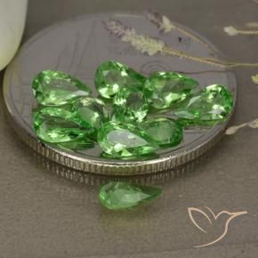 Shop natural 1.79ct ライブリーグリーン ツァボライトガーネット gems, 洋梨の形, from タンザニア at GemSelect. In stock, global shipping!