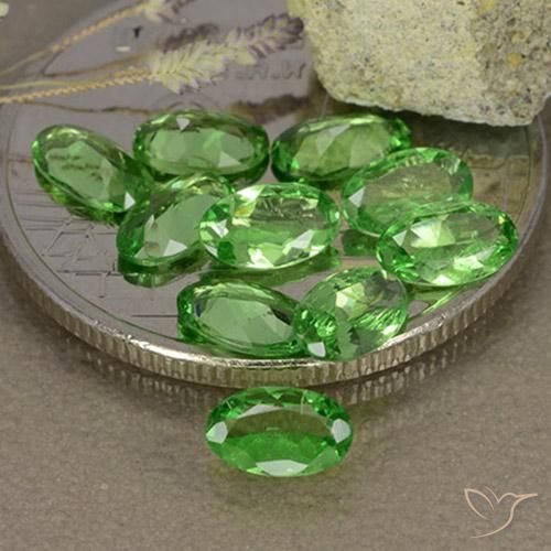 Shop natural 1.93ct 鮮やかなグリーン ツァボライトガーネット gems, 楕円形, from タンザニア at GemSelect. In stock, global shipping!