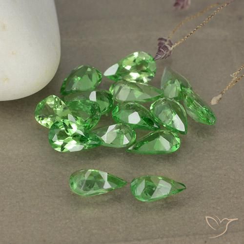 Shop natural 2.78ct ミディアムグリーン ツァボライトガーネット gems, 洋梨の形, from タンザニア at GemSelect. In stock, global shipping!