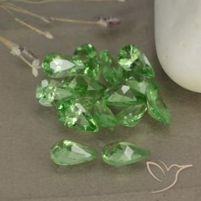 Shop natural 3.30ct ミディアムグリーン ツァボライトガーネット gems, 洋梨の形, from タンザニア at GemSelect. In stock, global shipping!