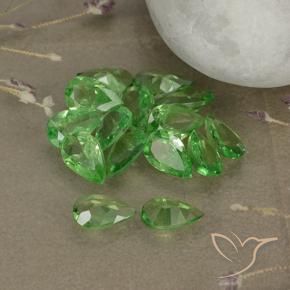Shop natural 2.81ct ライブリーグリーン ツァボライトガーネット gems, 洋梨の形, from タンザニア at GemSelect. In stock, global shipping!