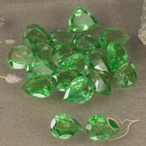 Shop natural 2.48ct 明るい森の緑 ツァボライトガーネット gems, 洋梨の形, from タンザニア at GemSelect. In stock, global shipping!