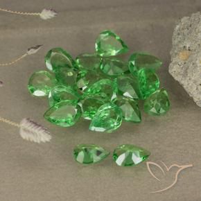 Shop natural 2.48ct 明るい森の緑 ツァボライトガーネット gems, 洋梨の形, from タンザニア at GemSelect. In stock, global shipping!