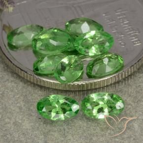 Shop natural 2.21ct ライブリーグリーン ツァボライトガーネット gems, 楕円形, from タンザニア at GemSelect. In stock, global shipping!