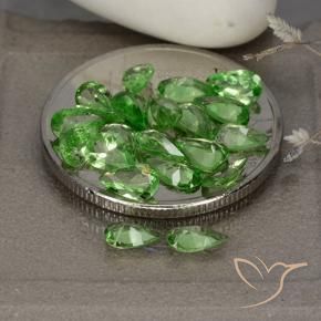 Shop natural 3.04ct ライブリーグリーン ツァボライトガーネット gems, 洋梨の形, from タンザニア at GemSelect. In stock, global shipping!