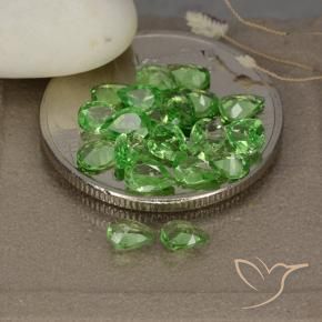 Shop natural 2.48ct ライブリーグリーン ツァボライトガーネット gems, 洋梨の形, from タンザニア at GemSelect. In stock, global shipping!