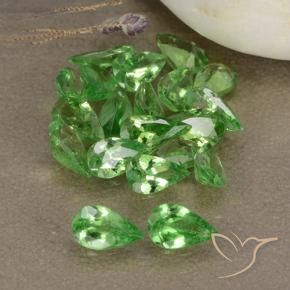 Shop natural 3.64ct ミディアムグリーン ツァボライトガーネット gems, 洋梨の形, from タンザニア at GemSelect. In stock, global shipping!