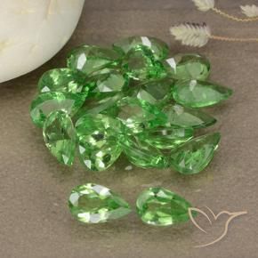 Shop natural 4.39ct 濃いグリーン ツァボライトガーネット gems, 洋梨の形, from タンザニア at GemSelect. In stock, global shipping!