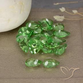 Shop natural 4.39ct 濃いグリーン ツァボライトガーネット gems, 洋梨の形, from タンザニア at GemSelect. In stock, global shipping!