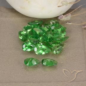 Shop natural 3.47ct 鮮やかなグリーン ツァボライトガーネット gems, 洋梨の形, from タンザニア at GemSelect. In stock, global shipping!