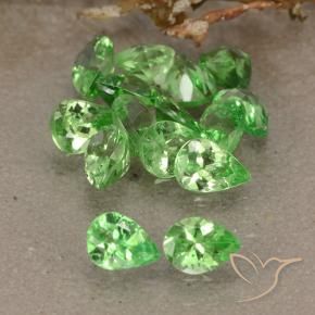Shop natural 2.56ct ライブリーグリーン ツァボライトガーネット gems, 洋梨の形, from タンザニア at GemSelect. In stock, global shipping!