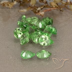 Shop natural 2.56ct ライブリーグリーン ツァボライトガーネット gems, 洋梨の形, from タンザニア at GemSelect. In stock, global shipping!