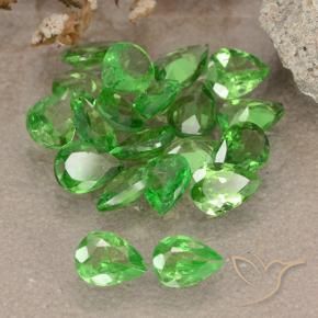 Shop natural 2.46ct 鮮やかなグリーン ツァボライトガーネット gems, 洋梨の形, from タンザニア at GemSelect. In stock, global shipping!