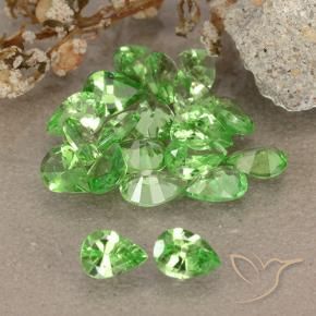Shop natural 2.48ct ライブリーグリーン ツァボライトガーネット gems, 洋梨の形, from タンザニア at GemSelect. In stock, global shipping!