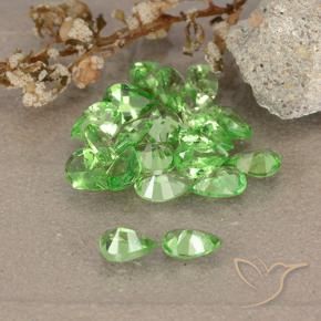 Shop natural 2.48ct ライブリーグリーン ツァボライトガーネット gems, 洋梨の形, from タンザニア at GemSelect. In stock, global shipping!