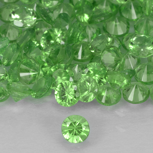 0.06カラットの天然ライブリーグリーンツァボライトガーネット、ラウンドカット、VS