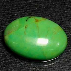 6.57カラットの天然アップルグリーンターコイズ（18.1×13.1 mm・オーバルカット）