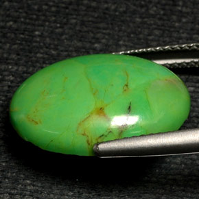 6.57カラットの天然アップルグリーンターコイズ（18.1×13.1 mm・オーバルカット）