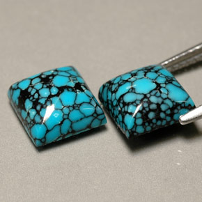 カラットの天然ブルーターコイズ（8.1×8 mm・四角）
