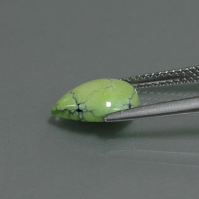 1.75カラットの天然イエローグリーンターコイズ（10.6×7.6 mm・洋梨の形）