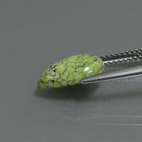 1.83カラットの天然イエローグリーンターコイズ（11.7×7.9 mm・洋梨の形）