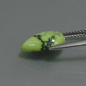 2.60カラットの天然イエローグリーンターコイズ（12.4×8.6 mm・洋梨の形）