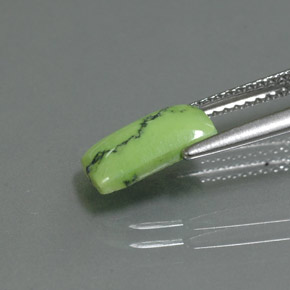 1.26カラットの天然イエローグリーンターコイズ（9.9×5.9 mm・バゲット）