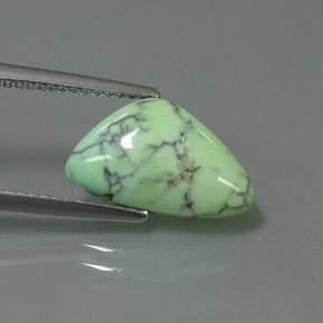 2.71カラットの天然イエローグリーンターコイズ（13.8×8.4 mm・ファンシーシェイプ）