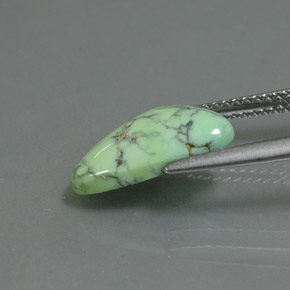 2.71カラットの天然イエローグリーンターコイズ（13.8×8.4 mm・ファンシーシェイプ）