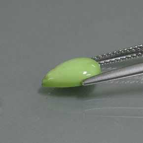 1.11カラットの天然イエローグリーンターコイズ（9.4×6.1 mm・洋梨の形）