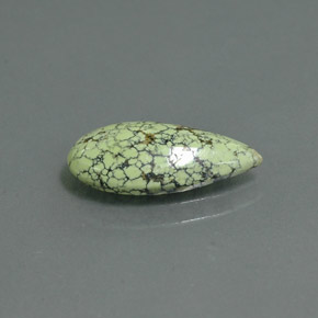 1.85カラットの天然イエローグリーンターコイズ（14.6×7.3 mm・洋梨の形）