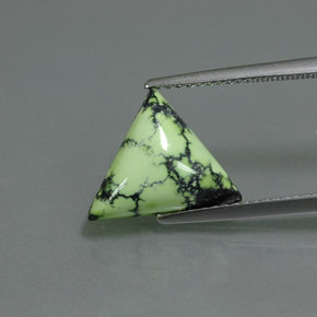 2.48カラットの天然イエローグリーンターコイズ（13.3×10.8 mm・トリリアント）