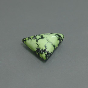 2.48カラットの天然イエローグリーンターコイズ（13.3×10.8 mm・トリリアント）
