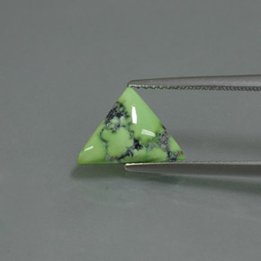 1.60カラットの天然イエローグリーンターコイズ（12.2×8.6 mm・トリリアント）