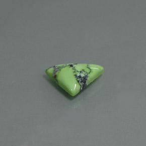 1.60カラットの天然イエローグリーンターコイズ（12.2×8.6 mm・トリリアント）