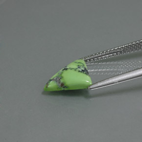 1.60カラットの天然イエローグリーンターコイズ（12.2×8.6 mm・トリリアント）