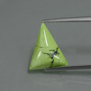 2.81カラットの天然イエローグリーンターコイズ（14.3×12.2 mm・トリリアント）