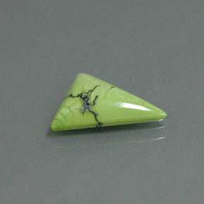2.81カラットの天然イエローグリーンターコイズ（14.3×12.2 mm・トリリアント）