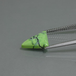 1.54カラットの天然イエローグリーンターコイズ（12.9×8.5 mm・トリリアント）