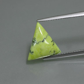 2.59カラットの天然イエローグリーンターコイズ（12.3×11.8 mm・トリリアント）